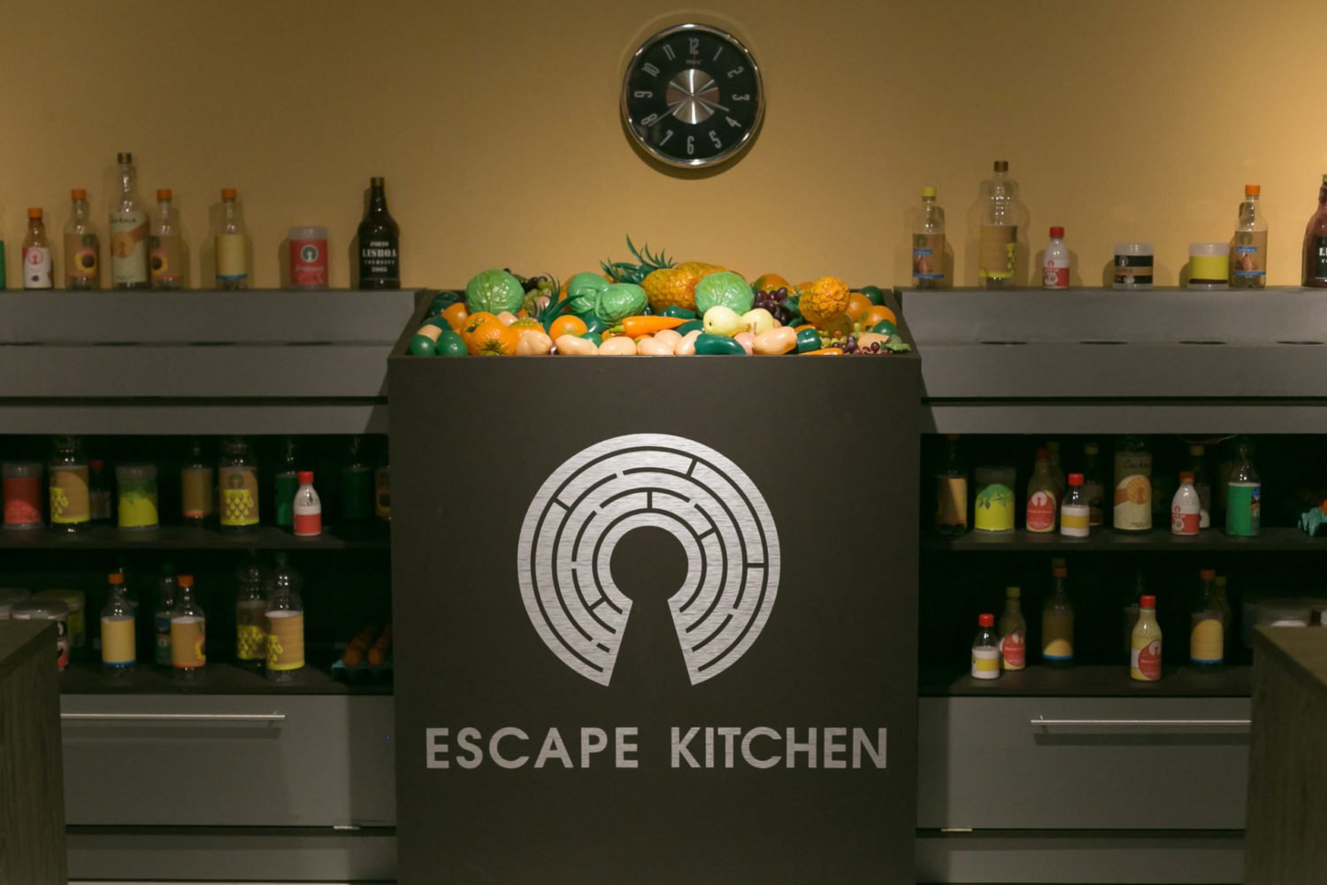 Sala "Escape Kitchen" desafia participantes a descobrir receita que pode salvar suas vidas