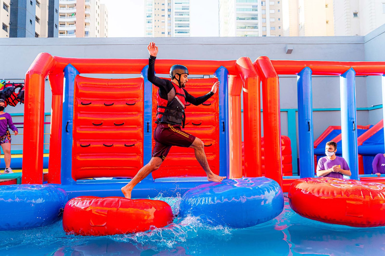 PopHaus é atração para as férias de verão em São Paulo com infláveis gigantes exclusivos e aquáticos