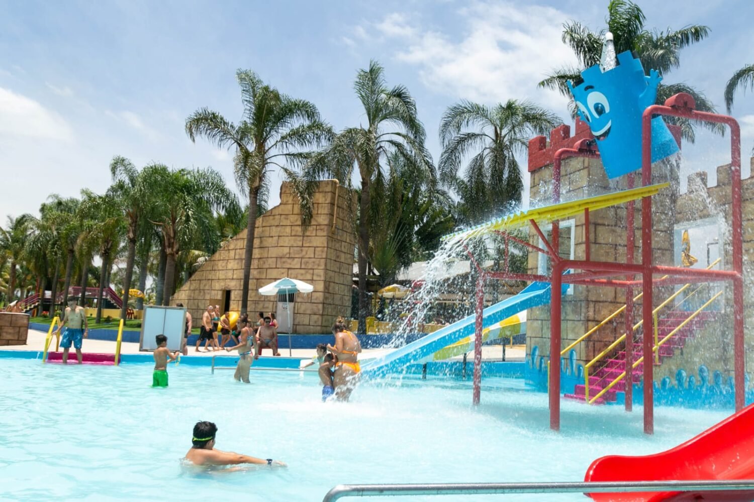 Castelo Park Aquático: O Refúgio Perfeito com Ondas e Adrenalina no Interior de SP