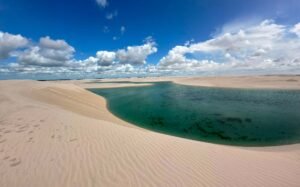 Lençóis Maranhenses: o parque nacional brasileiro que parece um erro da natureza