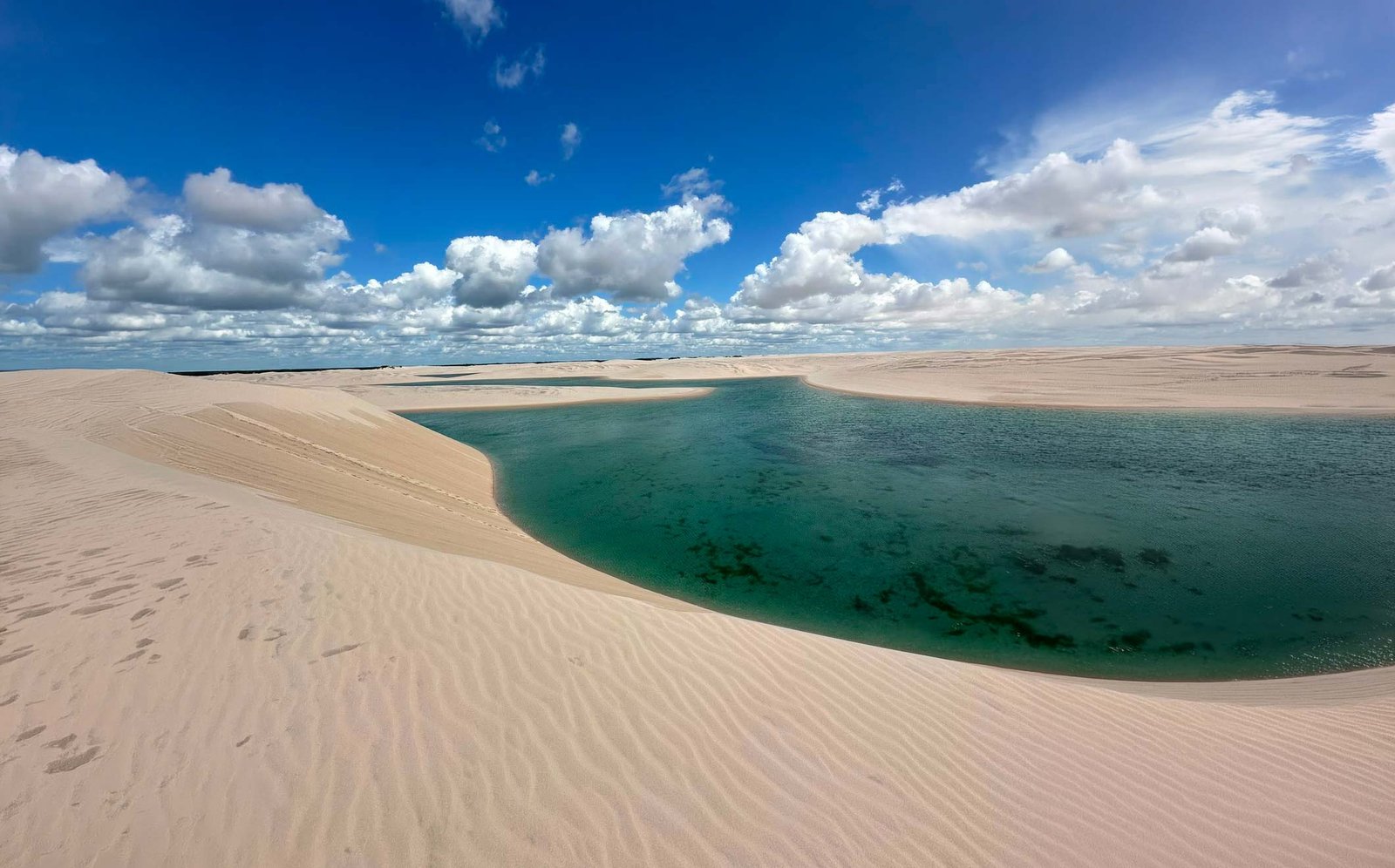 Lençóis Maranhenses: o parque nacional brasileiro que parece um erro da natureza